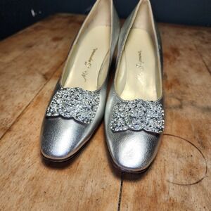 MR SEYMOUR sz 10 metallic silver rhinestone vintage heels pumps runs small